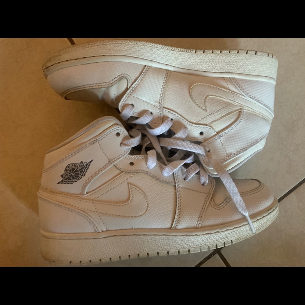 Air Jordan 1 Mid All White kids sz 5 womens sz 7